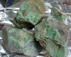 Чем зеленее камни - тем больше никеля